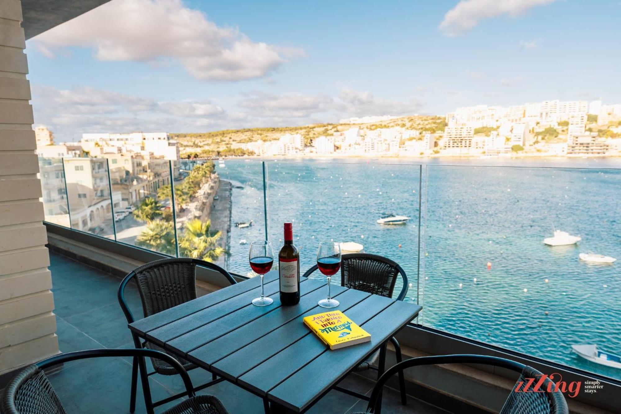 Seaside Magic From A Stunning Apartament *